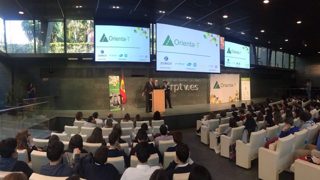 carreras de ciencias stem orienta-t Fundación Junior Achievement España