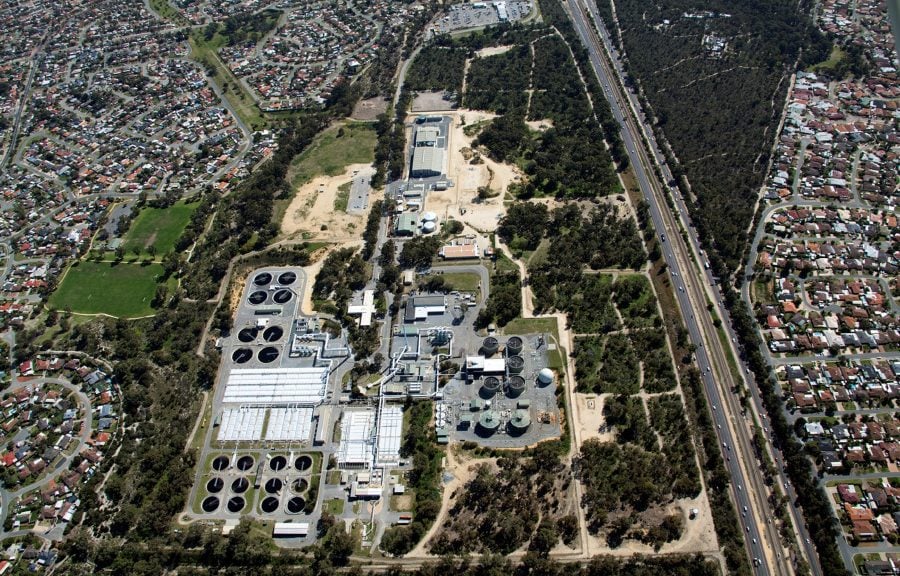 Vista aérea de la planta de tratamiento de aguas residuales de Beenyup en australia