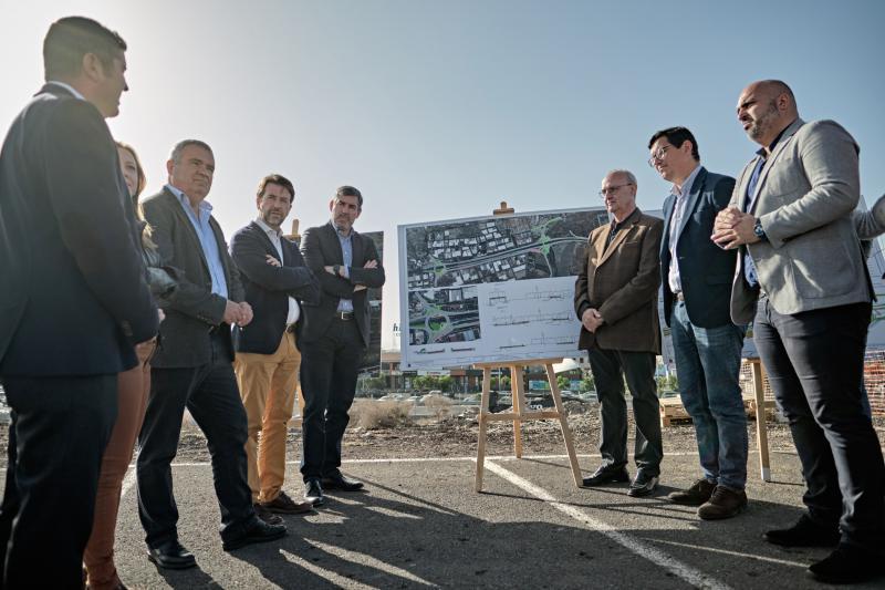 What construction on the Oroteanda - Las Chafiras stretch entails The Oroteanda - Las Chafiras link project consists of two phases: the first, which is currently underway on the left shoulder of Barranco de Archile, aims to improve the Oroteanda link. The second phase is on the Las Chafiras intersection presentation