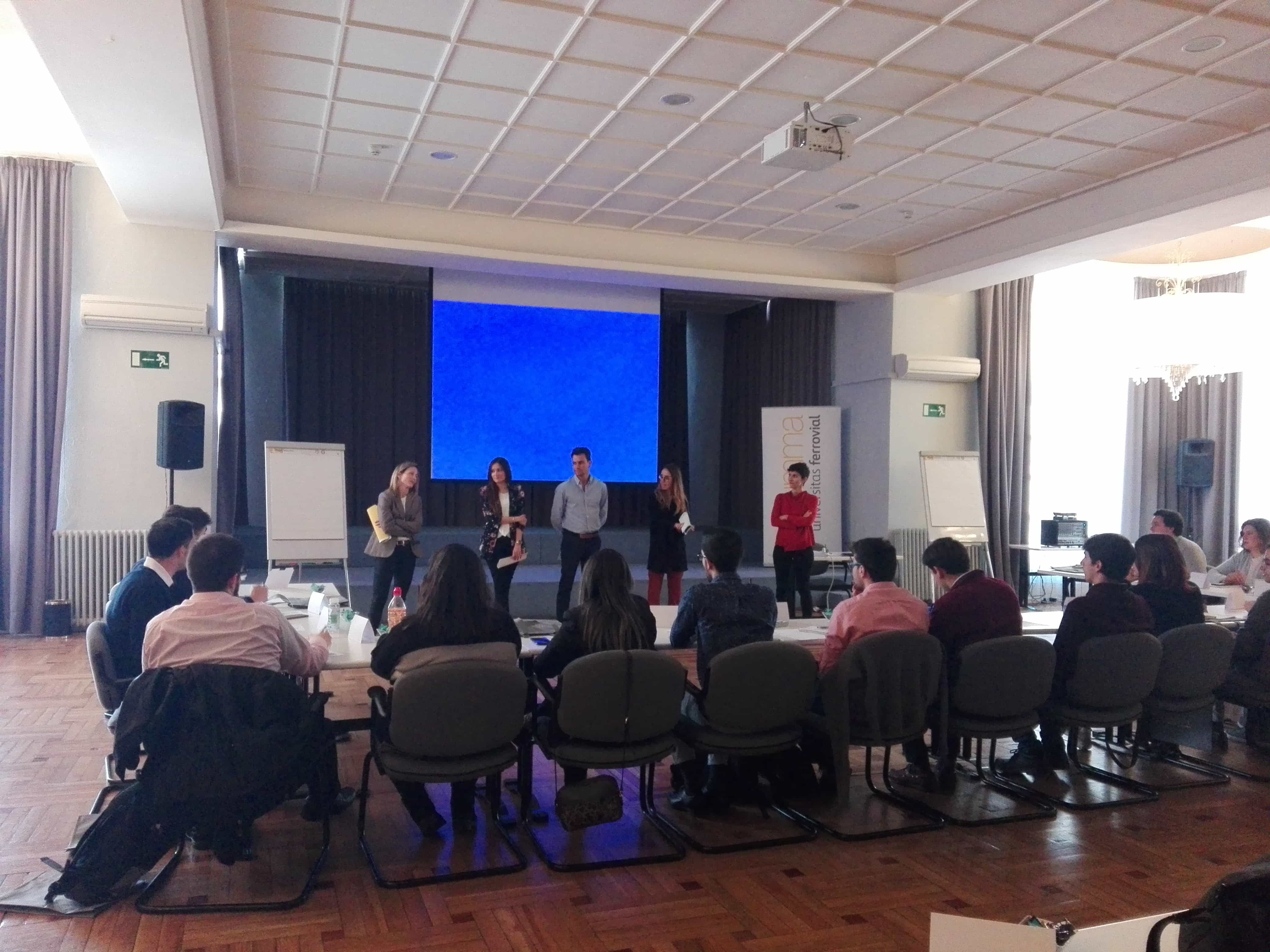 Primera jornada del Centro de Desarrollo para jóvenes en el Digital Hub de Ferrovial