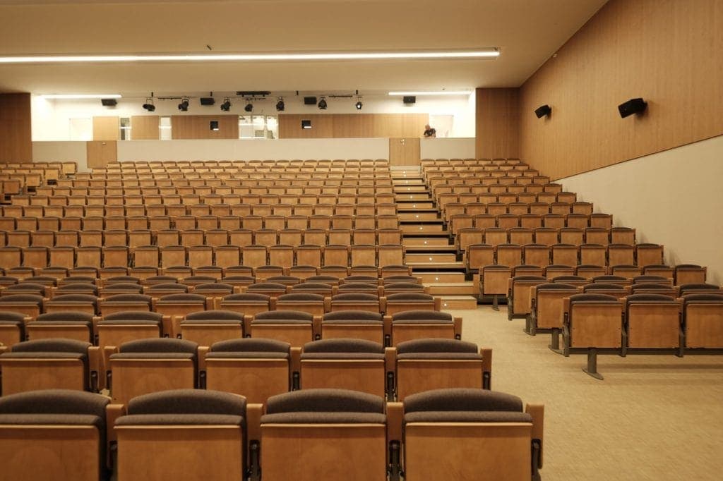 Imagen de la sala principal del Paraninfo de la Universidad Cardenal Herrera de CEU