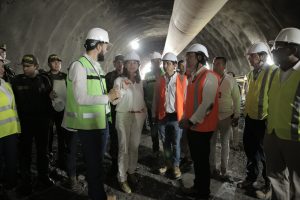  Image of a moment of the visit of the vice president of Colombia to the cocoa route