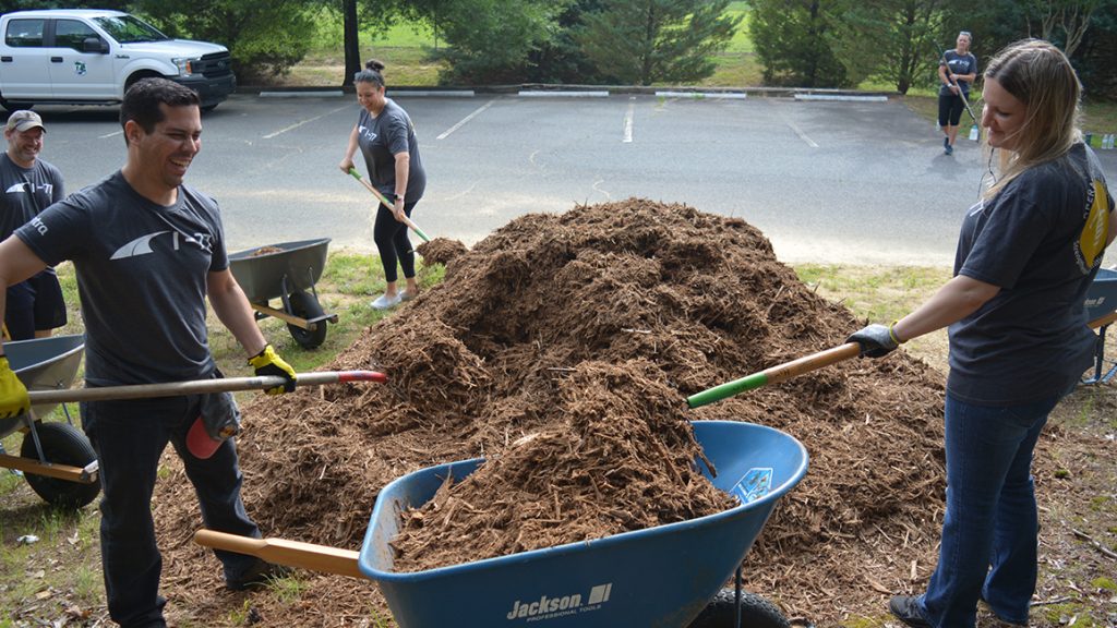 I-77 Mobility partners volunteers revitalize a park in Charlotte