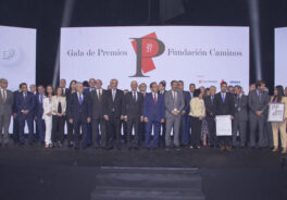 Foto de familia - Rafael del Pino - Entrega trayectoria profesional  Fundación Caminos